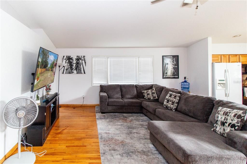 待售: $422,000 (3 贝兹, 2 浴室, 1568 平方英尺)