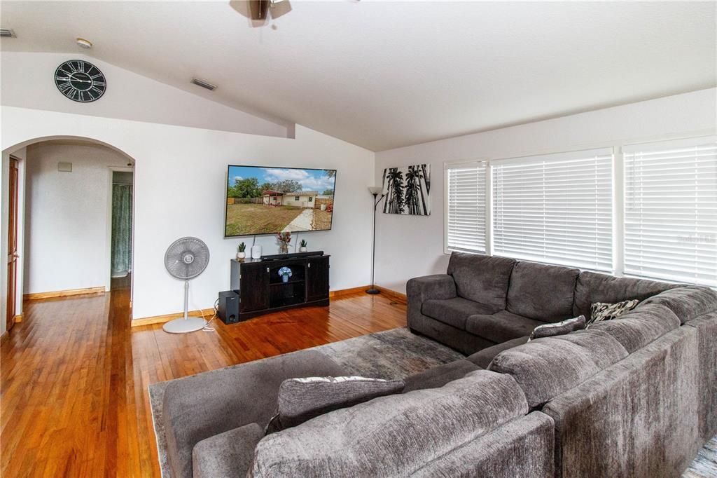 待售: $422,000 (3 贝兹, 2 浴室, 1568 平方英尺)