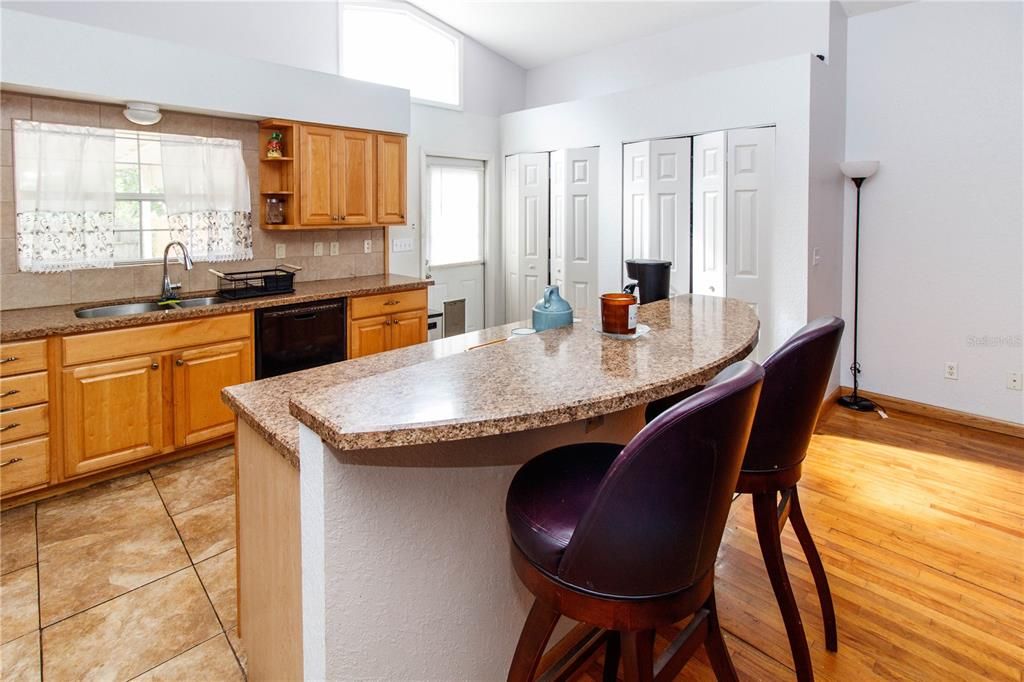 待售: $422,000 (3 贝兹, 2 浴室, 1568 平方英尺)