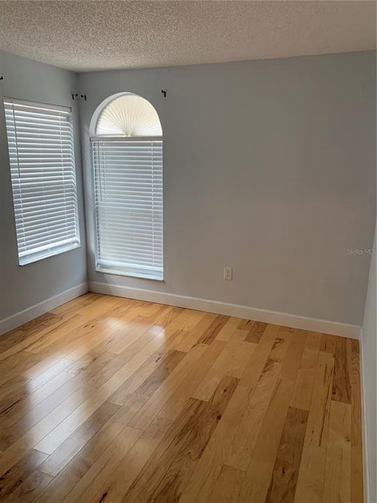 For Sale: $260,000 (3 beds, 2 baths, 1220 Square Feet)