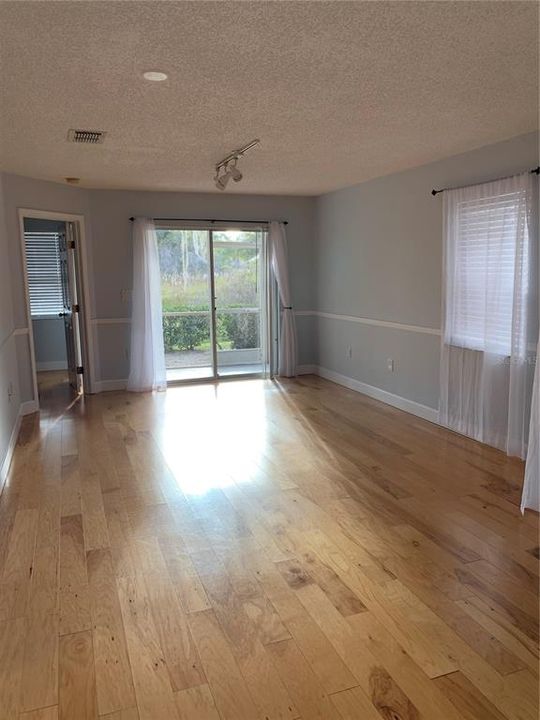 For Sale: $260,000 (3 beds, 2 baths, 1220 Square Feet)