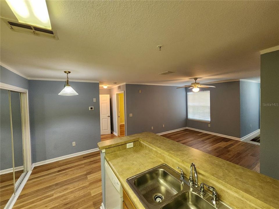 В аренду: $1,600 (2 спален, 2 ванн, 928 Квадратных фут)