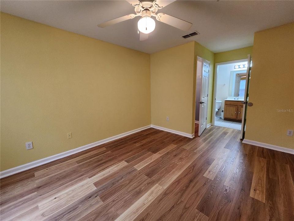 В аренду: $1,600 (2 спален, 2 ванн, 928 Квадратных фут)