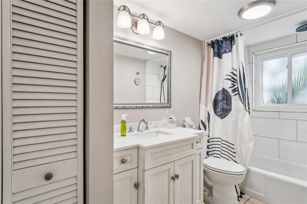 待售: $299,900 (2 贝兹, 2 浴室, 1053 平方英尺)