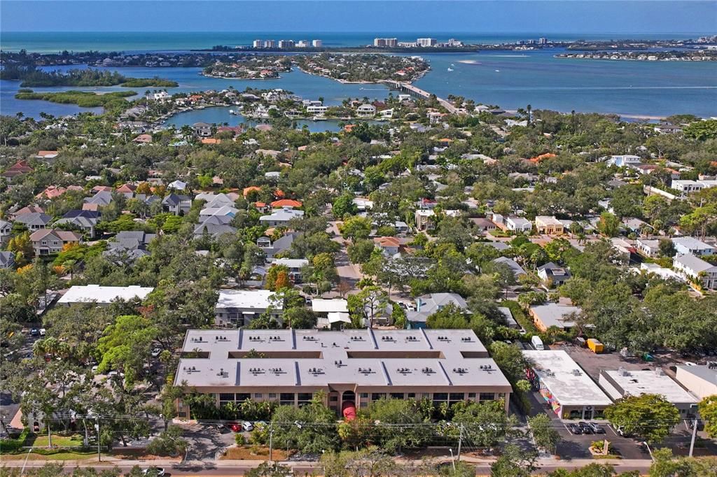 待售: $299,900 (2 贝兹, 2 浴室, 1053 平方英尺)