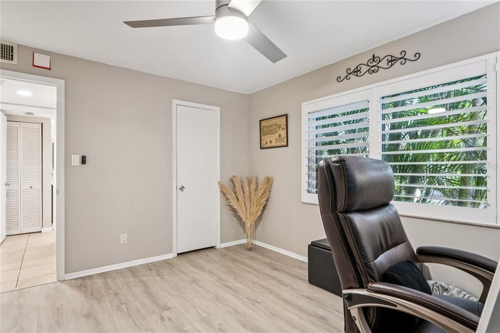 待售: $299,900 (2 贝兹, 2 浴室, 1053 平方英尺)