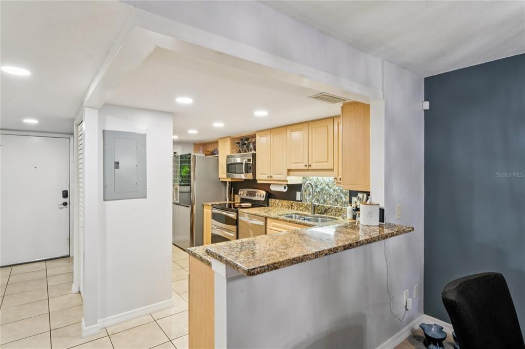 待售: $299,900 (2 贝兹, 2 浴室, 1053 平方英尺)