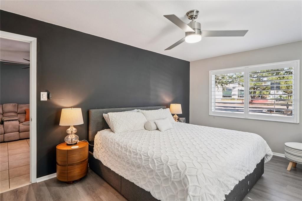 待售: $299,900 (2 贝兹, 2 浴室, 1053 平方英尺)