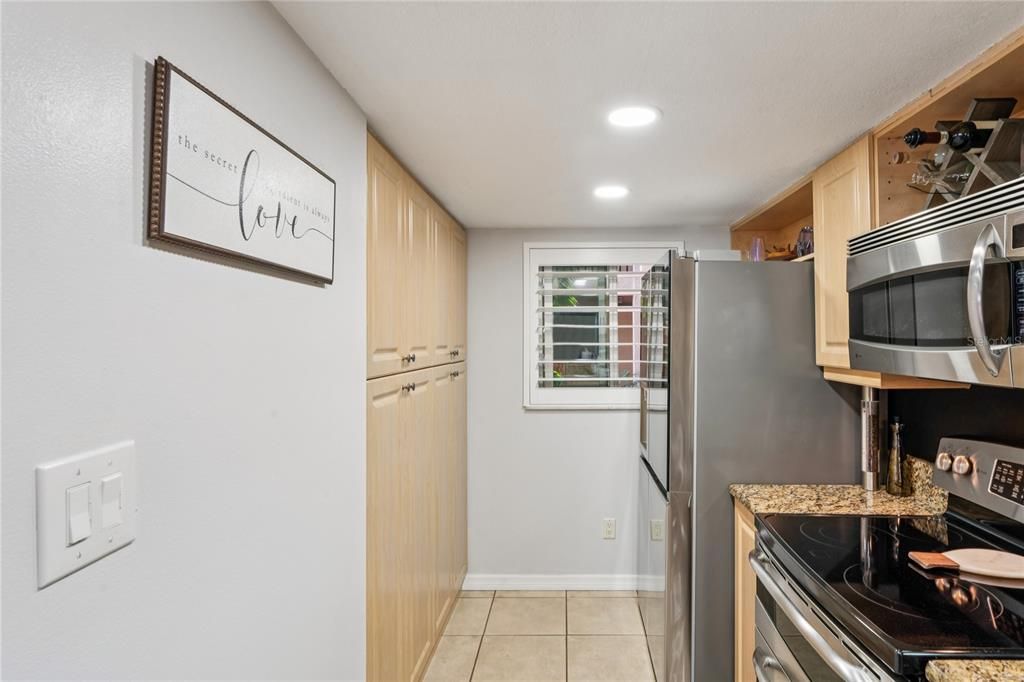 待售: $299,900 (2 贝兹, 2 浴室, 1053 平方英尺)