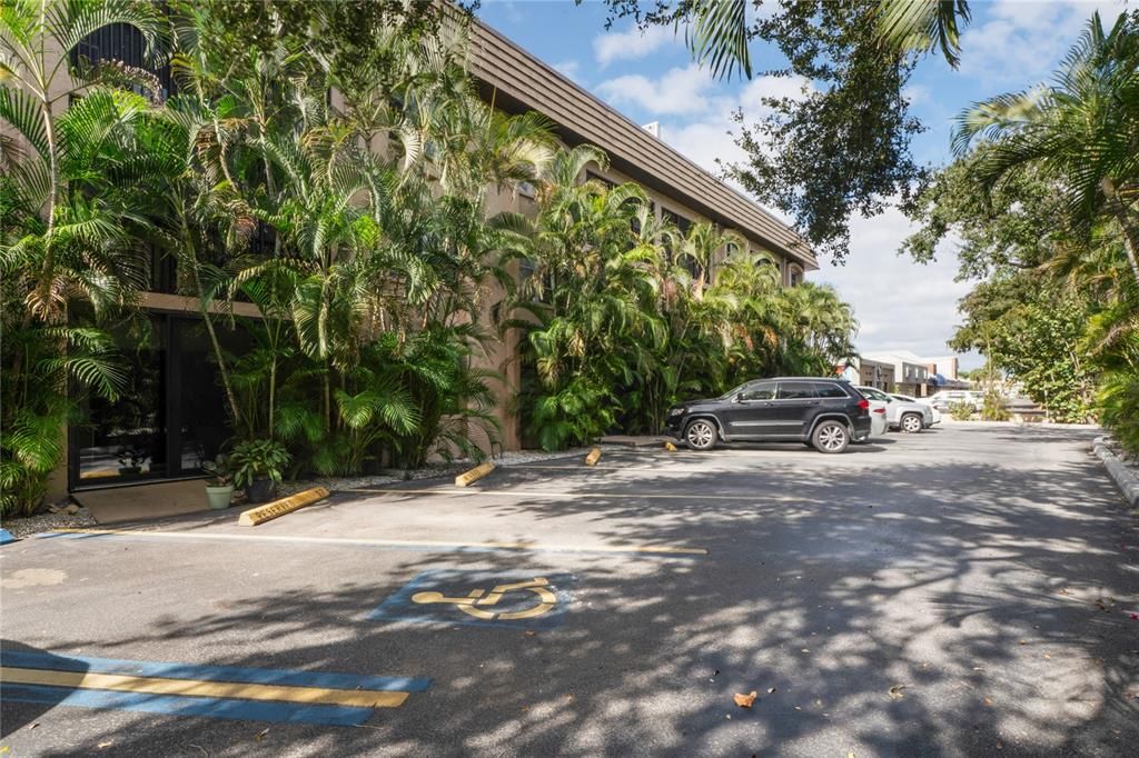 待售: $299,900 (2 贝兹, 2 浴室, 1053 平方英尺)