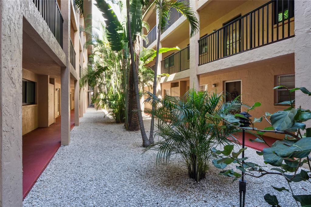 待售: $299,900 (2 贝兹, 2 浴室, 1053 平方英尺)