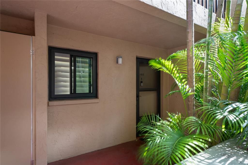 待售: $299,900 (2 贝兹, 2 浴室, 1053 平方英尺)