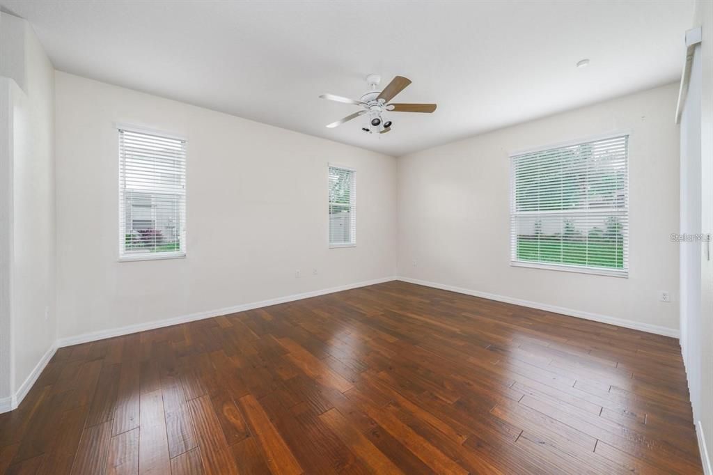 For Rent: $3,500 (5 beds, 4 baths, 2758 Square Feet)