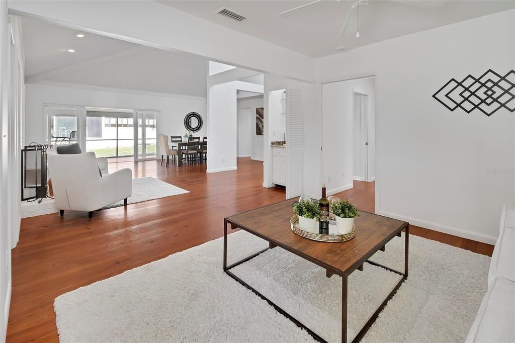 En Venta: $525,000 (4 camas, 3 baños, 3564 Pies cuadrados)