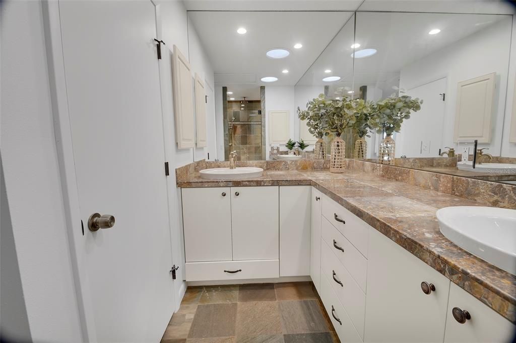 En Venta: $525,000 (4 camas, 3 baños, 3564 Pies cuadrados)