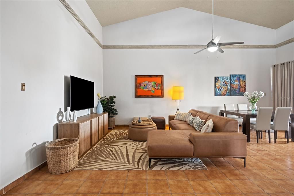 For Sale: $475,000 (2 beds, 2 baths, 1578 Square Feet)