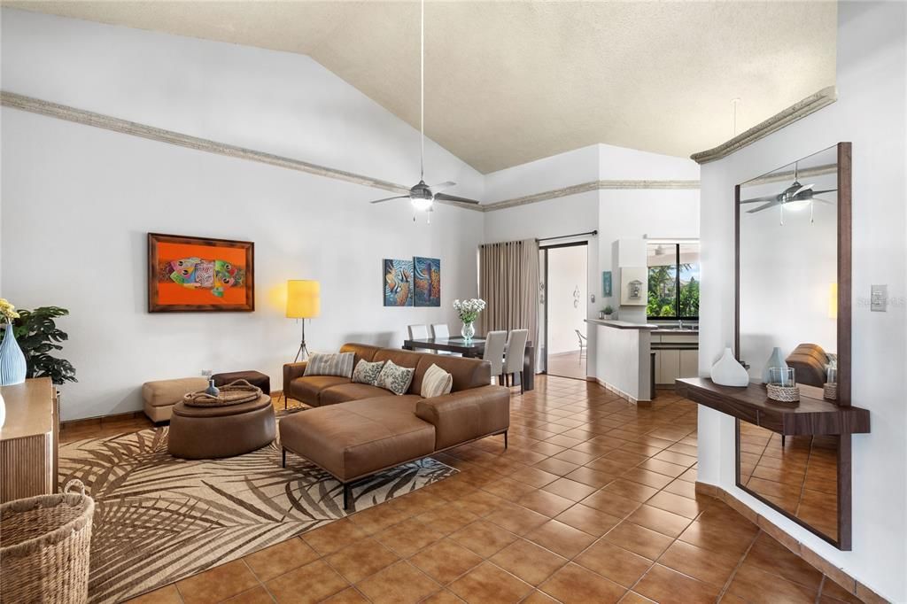 For Sale: $475,000 (2 beds, 2 baths, 1578 Square Feet)