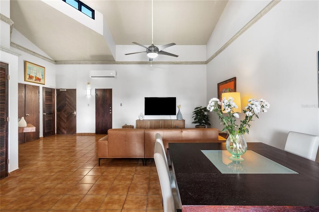 For Sale: $475,000 (2 beds, 2 baths, 1578 Square Feet)
