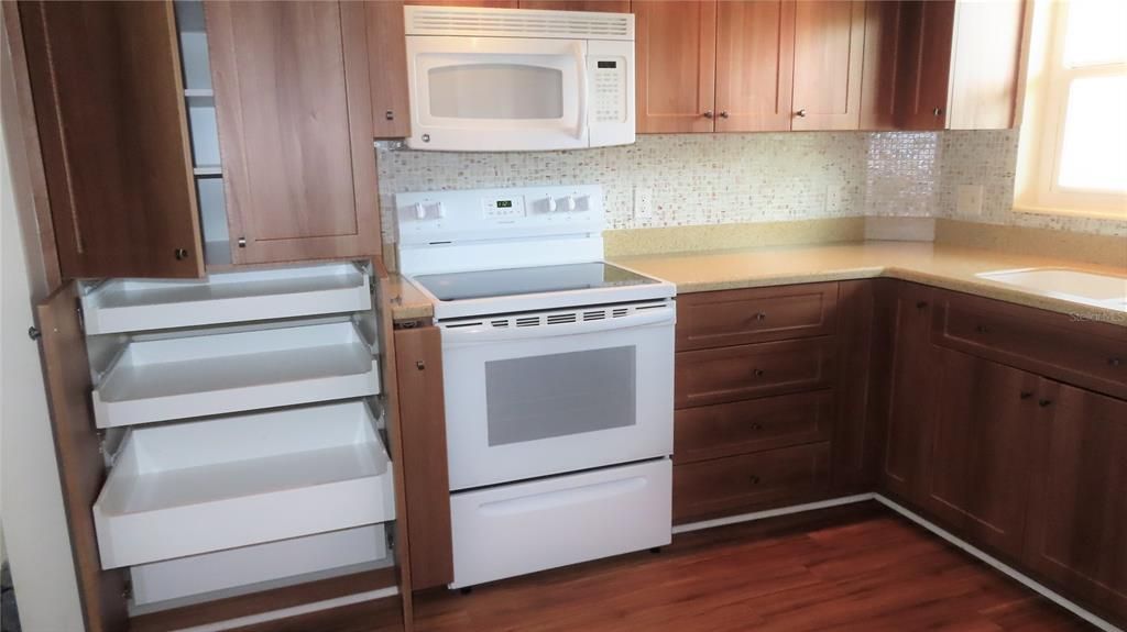 出租: $1,800 (2 贝兹, 2 浴室, 1400 平方英尺)