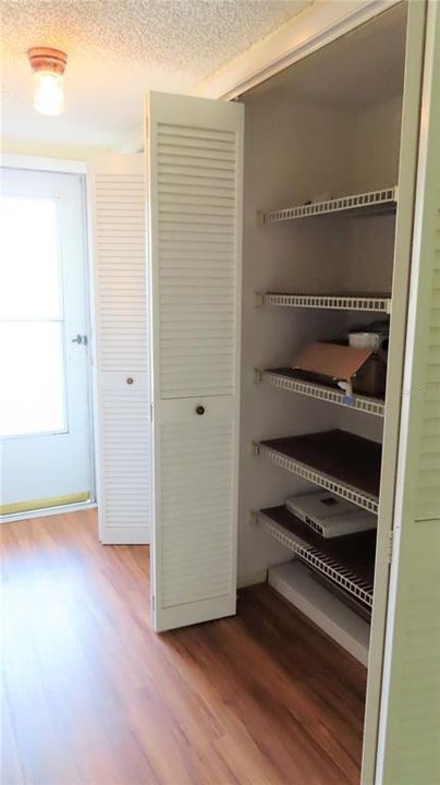 出租: $1,800 (2 贝兹, 2 浴室, 1400 平方英尺)