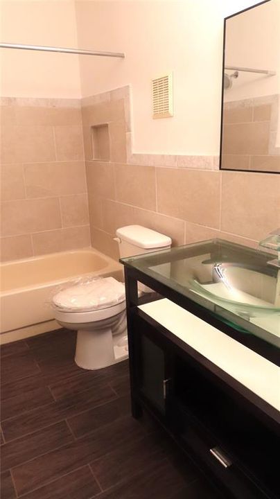 出租: $1,800 (2 贝兹, 2 浴室, 1400 平方英尺)