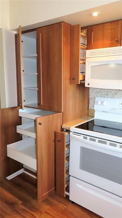 出租: $1,800 (2 贝兹, 2 浴室, 1400 平方英尺)