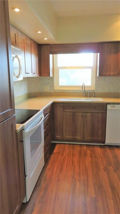 出租: $1,800 (2 贝兹, 2 浴室, 1400 平方英尺)