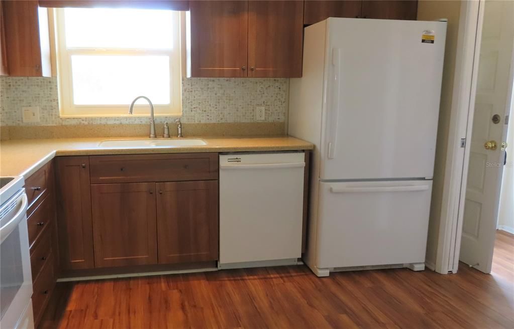 出租: $1,800 (2 贝兹, 2 浴室, 1400 平方英尺)