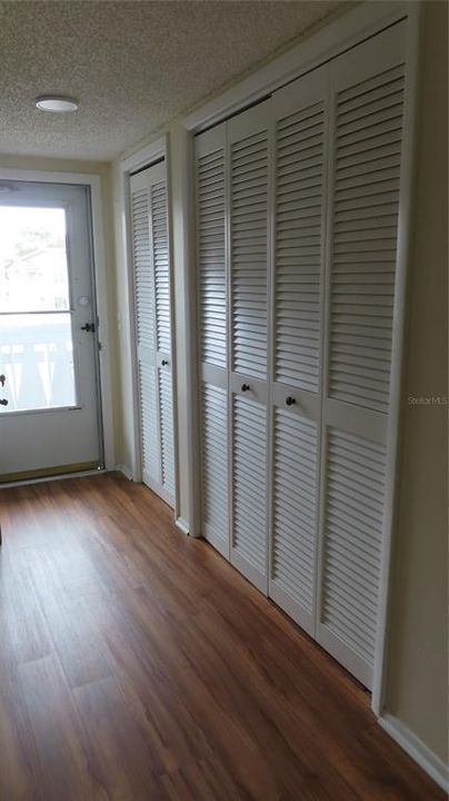 出租: $1,800 (2 贝兹, 2 浴室, 1400 平方英尺)