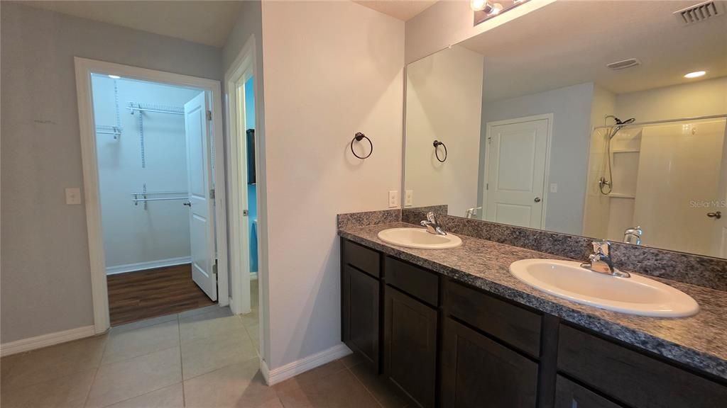 For Rent: $3,100 (4 beds, 2 baths, 2026 Square Feet)