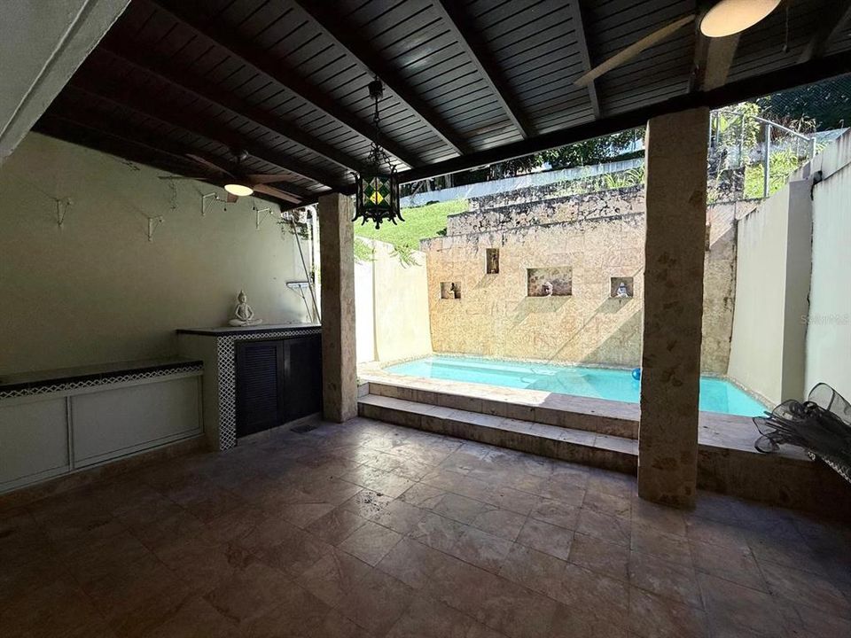 For Rent: $3,000 (3 beds, 2 baths, 2000 Square Feet)