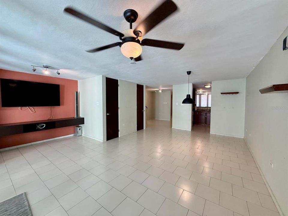 For Rent: $3,000 (3 beds, 2 baths, 2000 Square Feet)