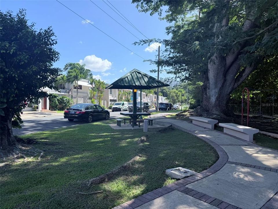 For Rent: $3,000 (3 beds, 2 baths, 2000 Square Feet)