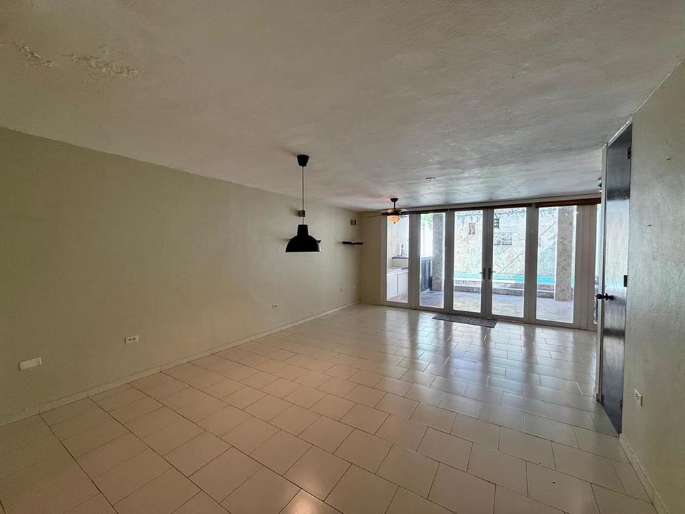 For Rent: $3,000 (3 beds, 2 baths, 2000 Square Feet)