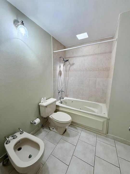 For Rent: $3,000 (3 beds, 2 baths, 2000 Square Feet)