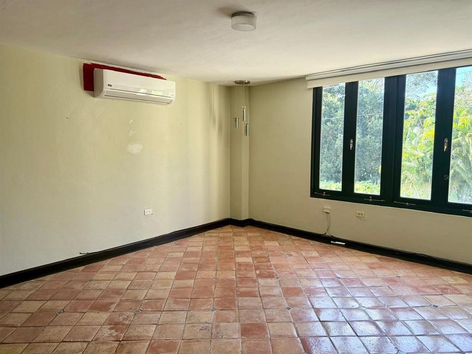 For Rent: $3,000 (3 beds, 2 baths, 2000 Square Feet)