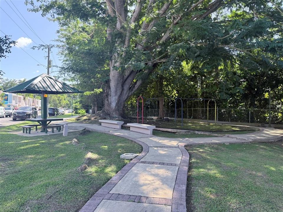 For Rent: $3,000 (3 beds, 2 baths, 2000 Square Feet)