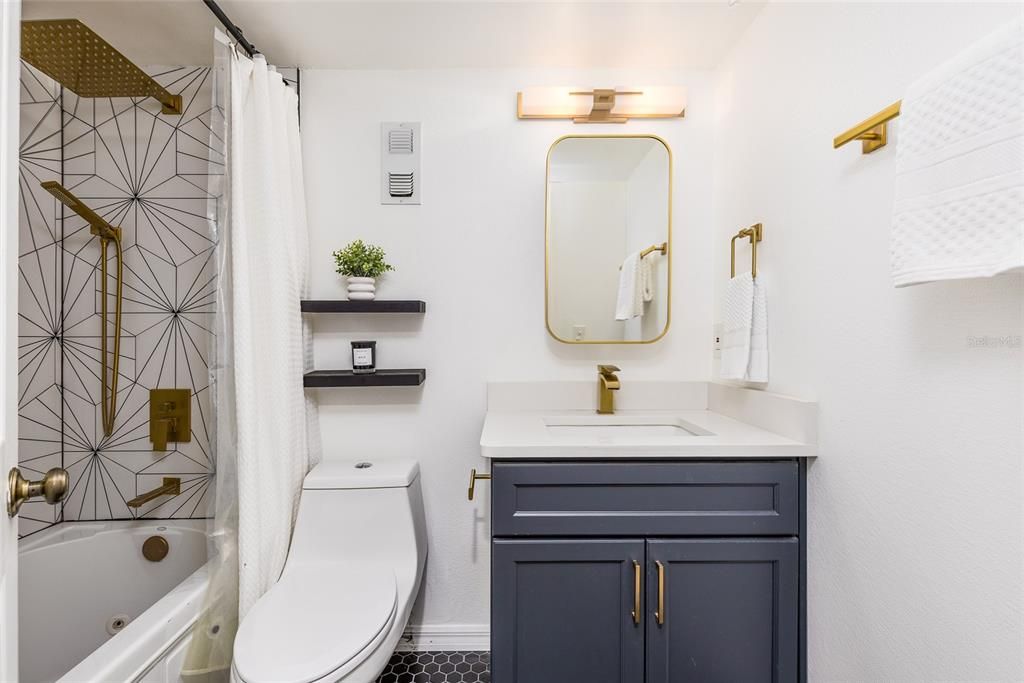 For Sale: $225,000 (2 beds, 2 baths, 987 Square Feet)