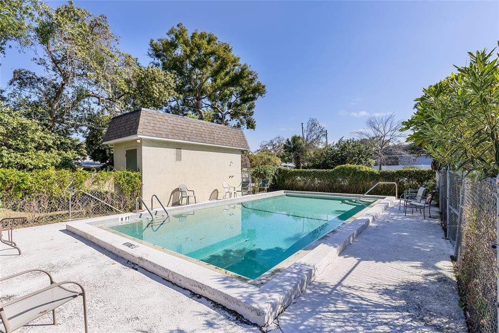 For Sale: $225,000 (2 beds, 2 baths, 987 Square Feet)