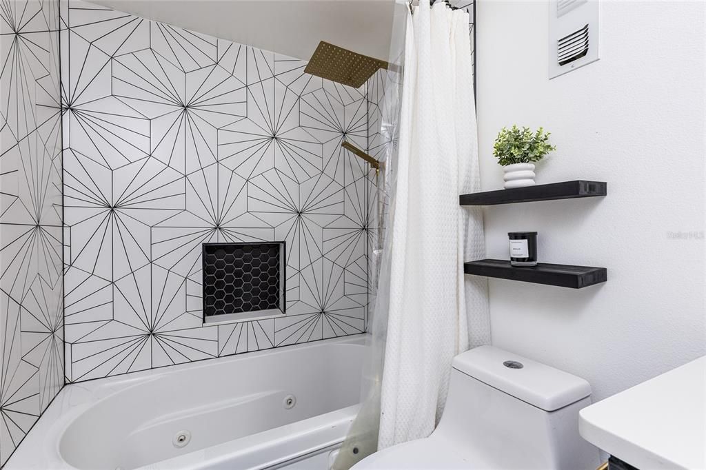 For Sale: $225,000 (2 beds, 2 baths, 987 Square Feet)