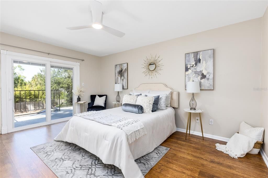 For Sale: $225,000 (2 beds, 2 baths, 987 Square Feet)