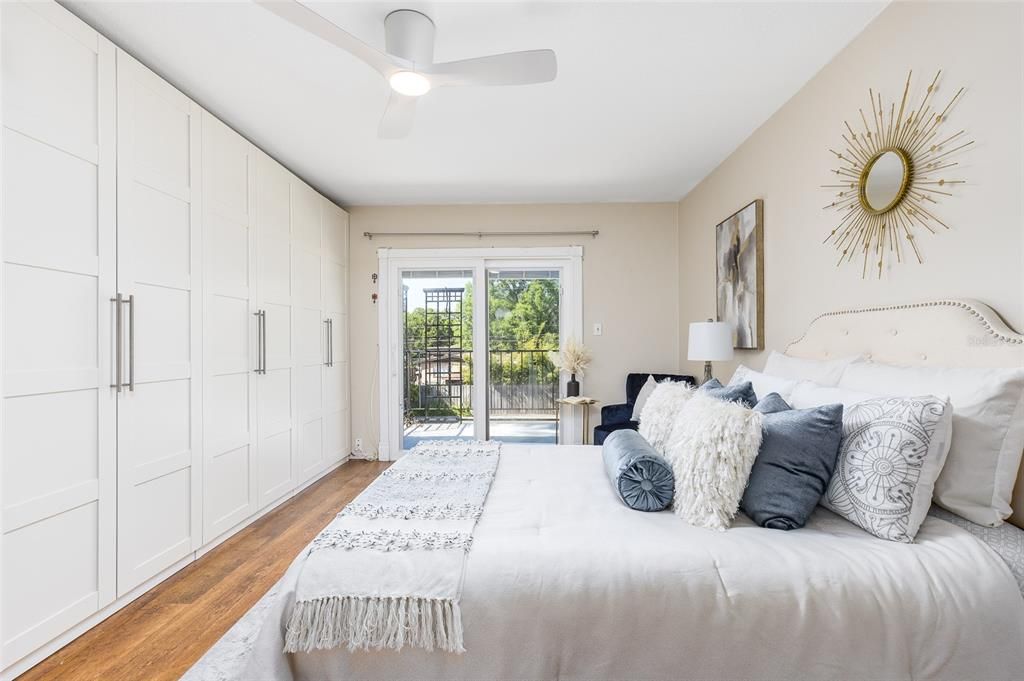 For Sale: $225,000 (2 beds, 2 baths, 987 Square Feet)