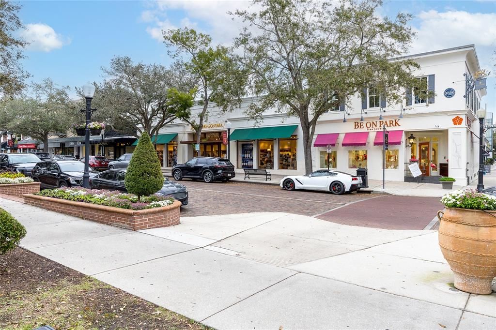 For Sale: $225,000 (2 beds, 2 baths, 987 Square Feet)