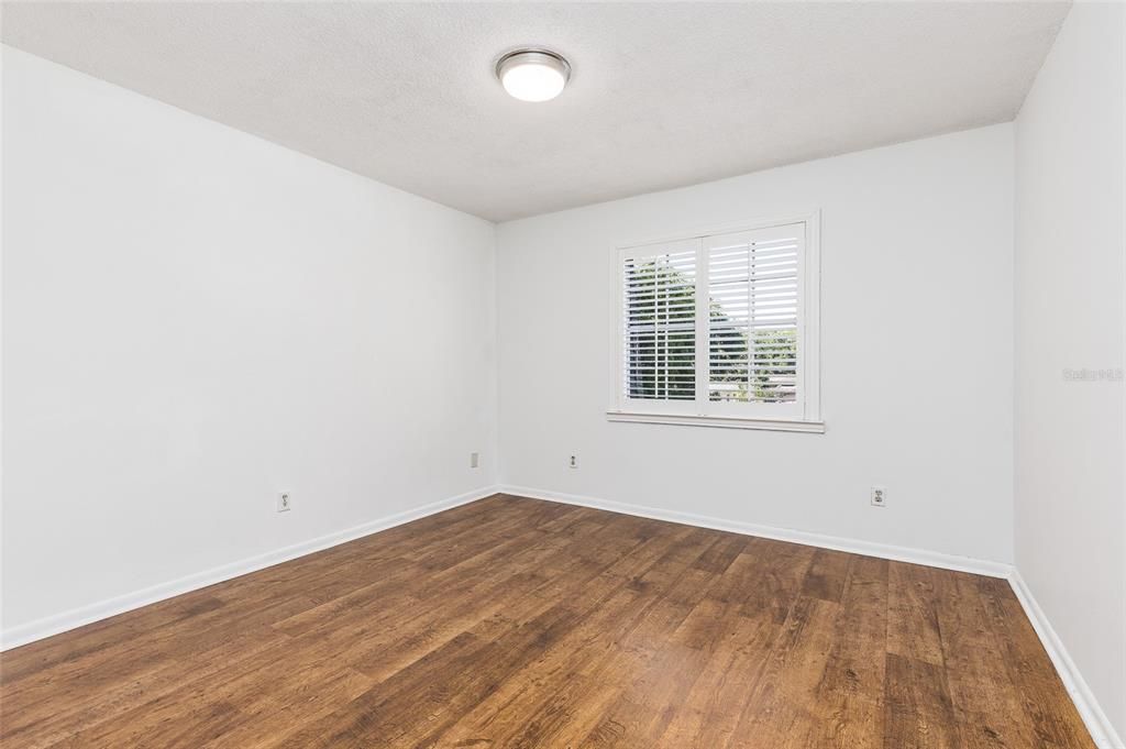 For Sale: $225,000 (2 beds, 2 baths, 987 Square Feet)