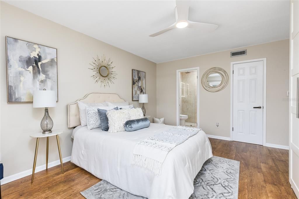 For Sale: $225,000 (2 beds, 2 baths, 987 Square Feet)