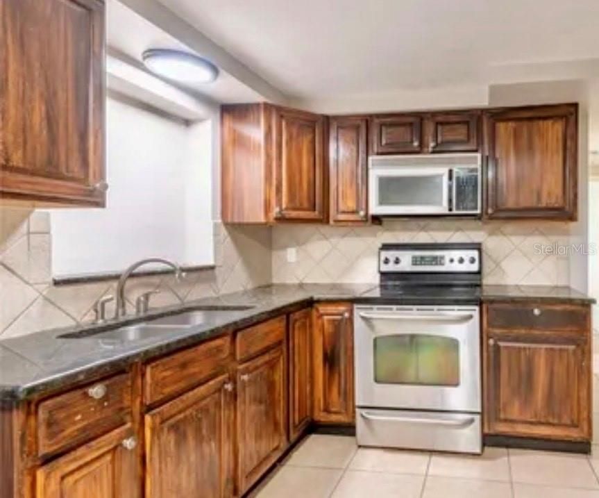 待售: $225,000 (2 贝兹, 1 浴室, 132 平方英尺)