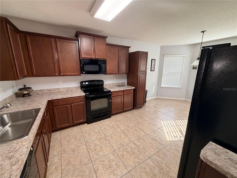 待售: $385,000 (3 贝兹, 2 浴室, 1753 平方英尺)