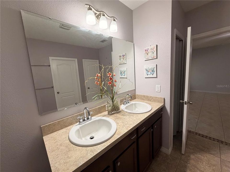 待售: $385,000 (3 贝兹, 2 浴室, 1753 平方英尺)