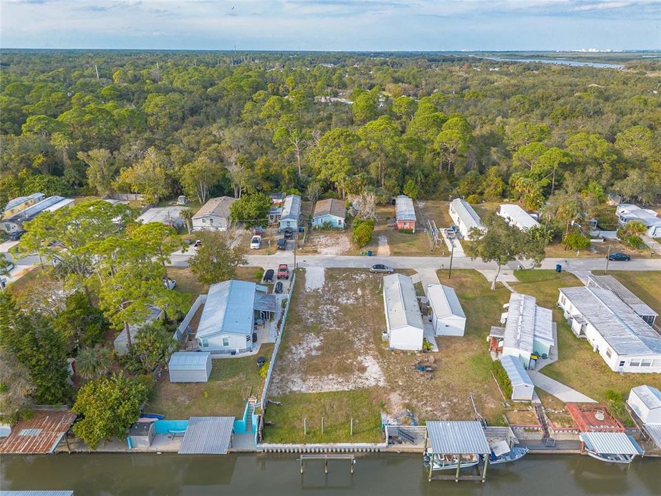 На продажу: $230,000 (0.15 acres)