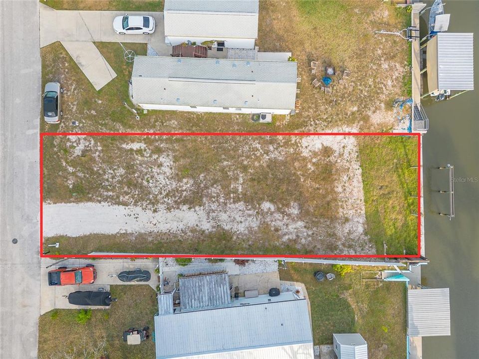 На продажу: $230,000 (0.15 acres)